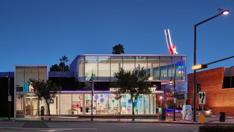 12 Quirky California Museums That Will Leave You Scratching Your Head - Decor Hint Museum Of Neon Art, Glendale
