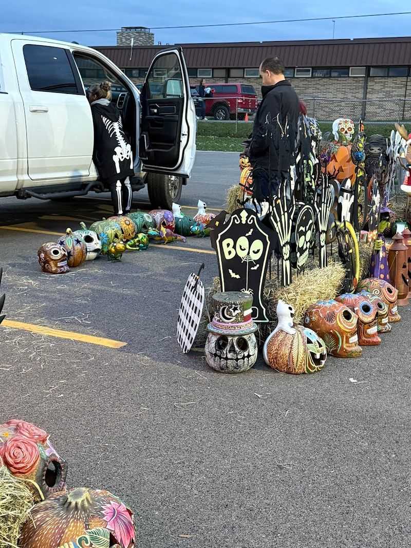 These Illinois Flea Markets Are Full Of Hidden Treasures Waiting To Be Found - Decor Hint Wheaton All Night Flea Market