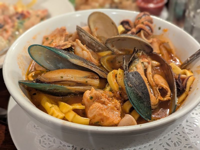 The Unassuming Seafood Restaurant In California With Incredibly Delicious Clam Chowder - Decor Hint The Menu Goes Far Beyond Clam Chowder