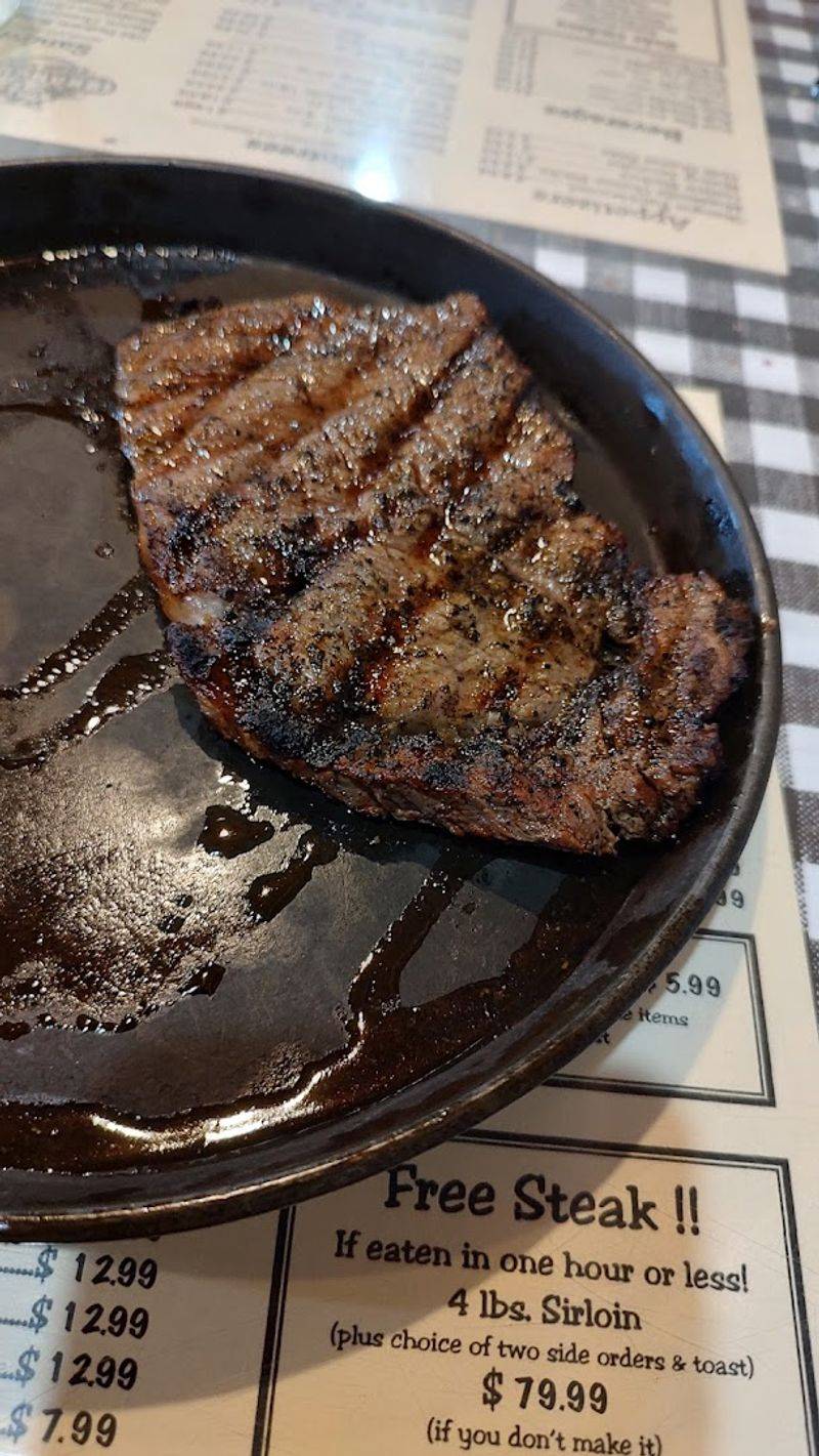 The Arkansas Dining Room That Quietly Serves The Finest Cut Of Beef In The State - Decor Hint Perfectly Cooked Steaks