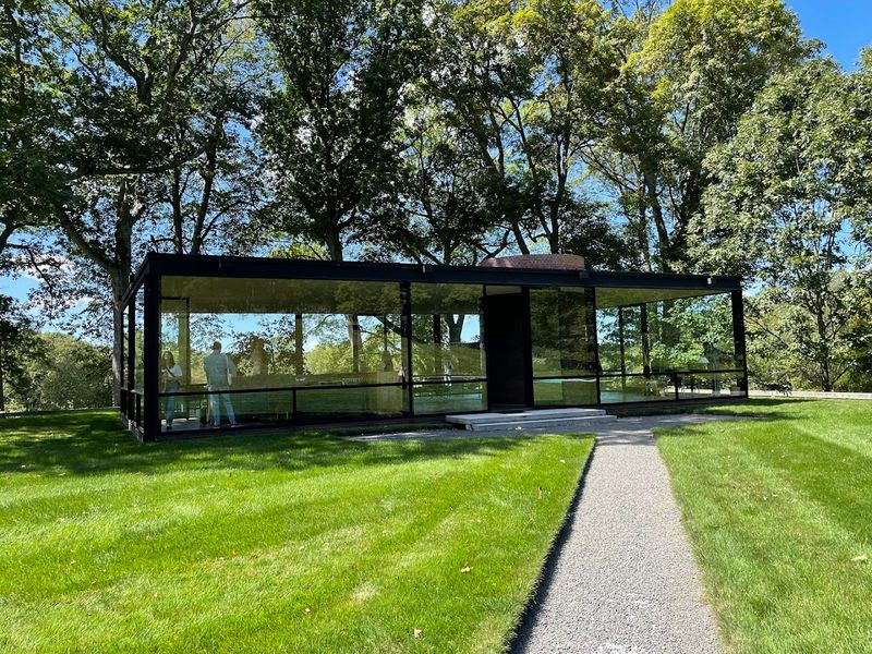 A Minimalist Masterpiece Designed By Philip Johnson