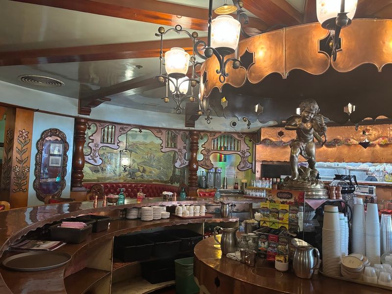 The Most Enchanting Little Cafe In California Has Portions That Will Blow You Away - Decor Hint Reservations Are Recommended And Can Save You Time