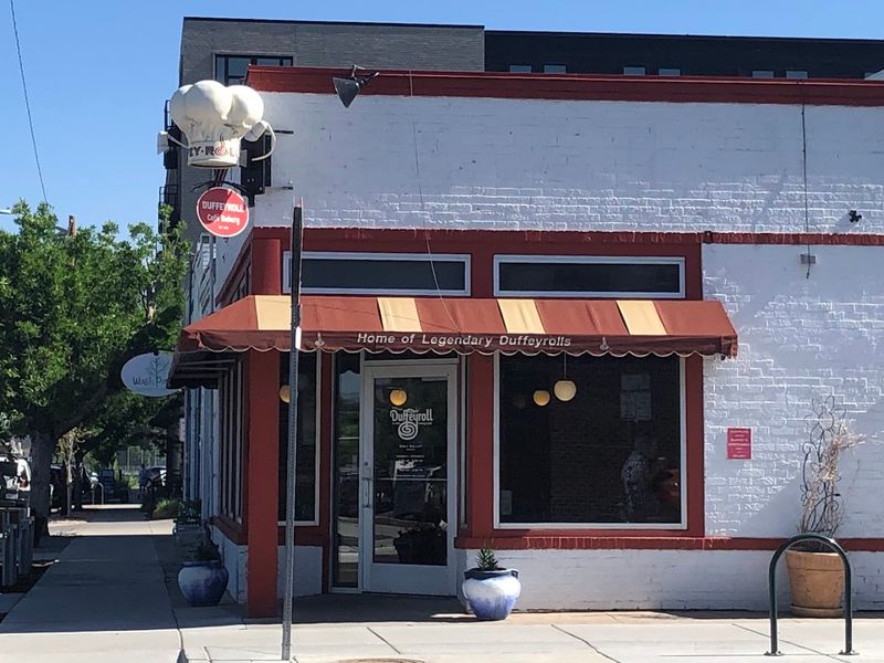 This Colorado Bakery's Cinnamon Roll Has A Cult Following - Decor Hint Why This Place Sticks With You