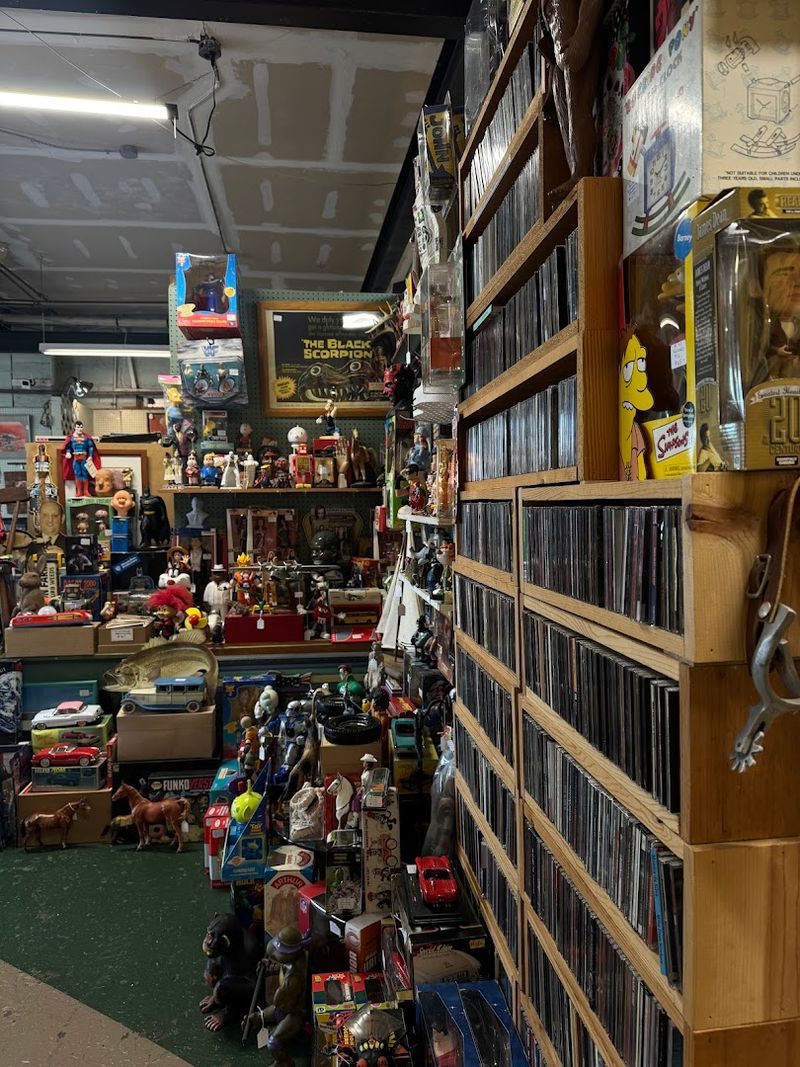 Vintage Vinyl And Pop Culture Collectibles