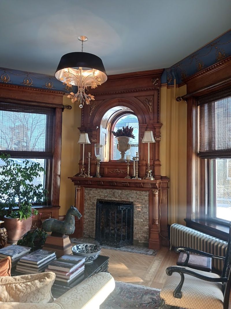 9 Unique Castle-Inspired Spots In Wisconsin Worth Visiting - Decor Hint Castle La Crosse Bed And Breakfast