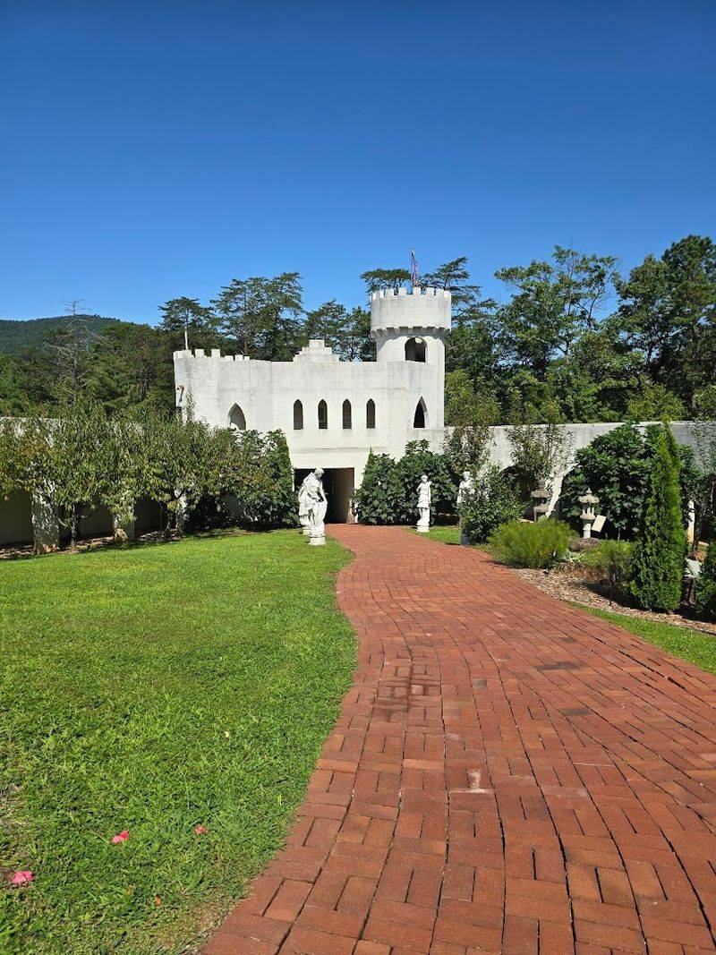 Philosophical Murals That Invite Quiet Reflection