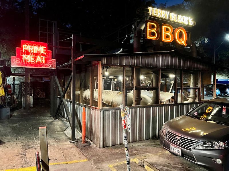 13 Texas BBQ Spots Where Locals Keep Showing Up - Decor Hint Terry Black's Barbecue