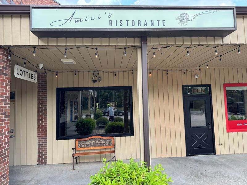 Amici's