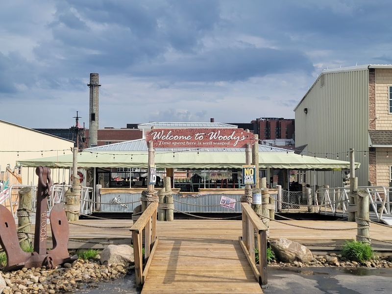 Woody's Backwater BARge & Grill