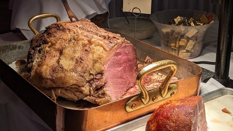 A Prime Rib Buffet That Feels Like The Main Event