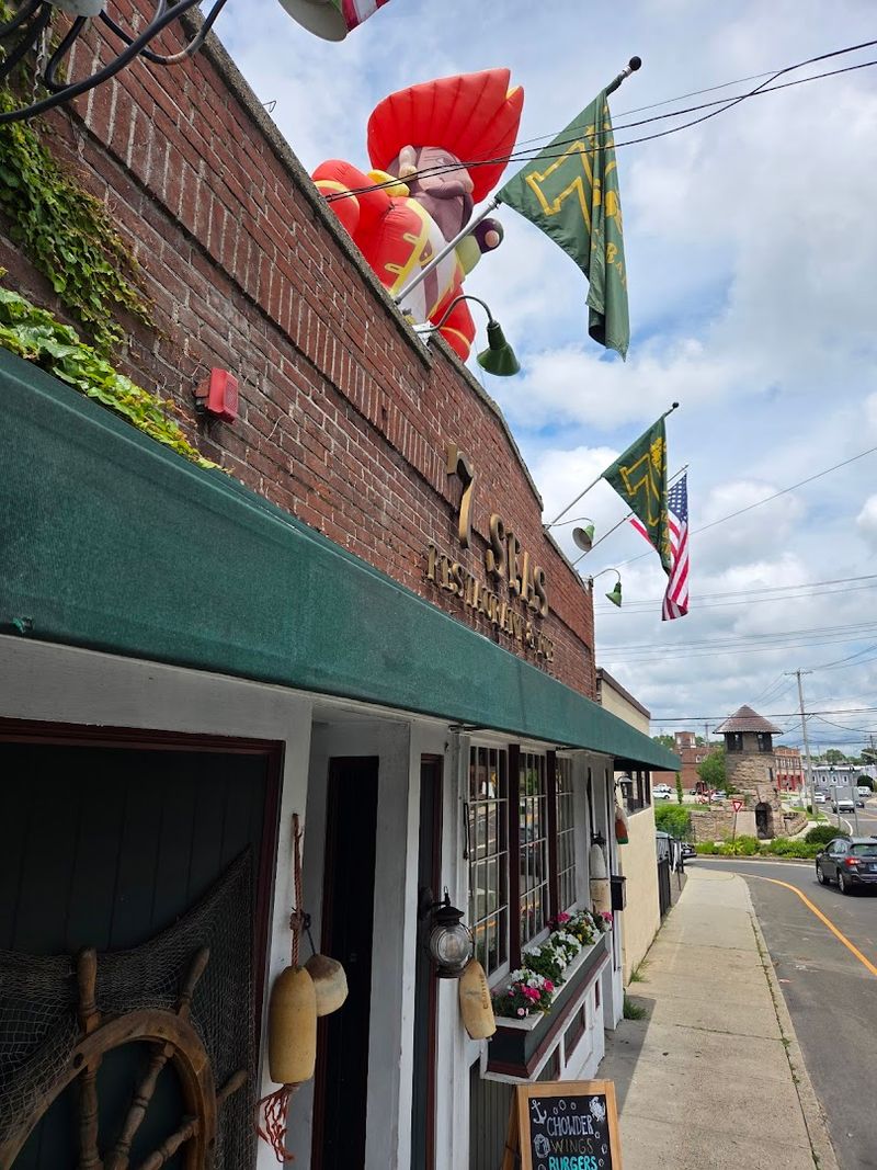 A Milford Classic With Crispy Seafood Fame