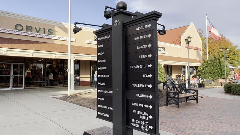 Extensive Store Selection With Over 140 Shops