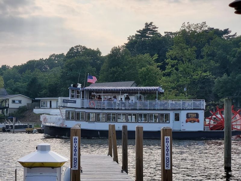 10 Beautiful Michigan Lakeside Towns To Visit This Summer - Decor Hint Saugatuck