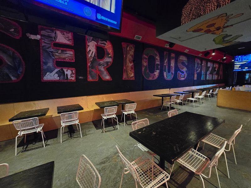 14 Texas Pizza Places Serving Slices You'll Dream About - Decor Hint Serious Pizza