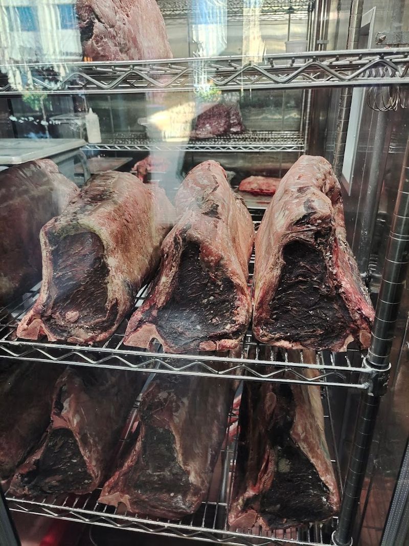 This California Steakhouse Turns Prime Rib Into A Real Art Form - Decor Hint Aged Mid-Western Beef Is The Foundation Of Every Cut