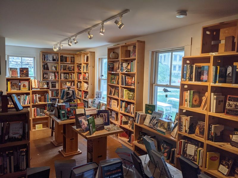 Barnswallow Books, Rockport