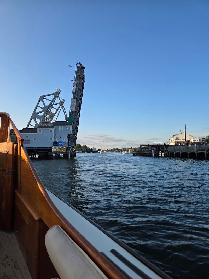 10 Unexpected Things To Do In Connecticut That Surprise Even Lifelong Residents - Decor Hint Mystic River Cruises, Mystic