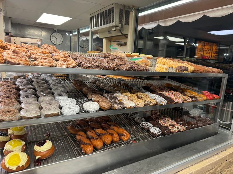 The Donut Man, Glendora, Fresh Strawberry Donuts