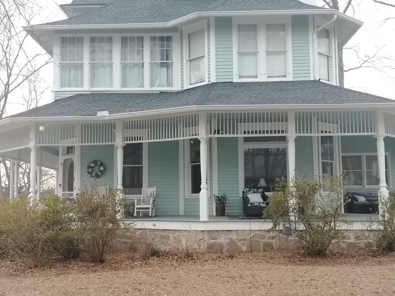 This Small Town In Georgia Is Quietly Becoming One Of The Coolest Places In The South - Decor Hint Preserved Architecture That Tells a Living Story