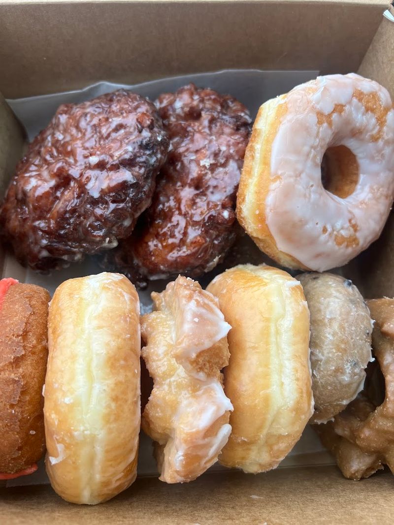 2026 Is The Year To Try These Melt-In-Your-Mouth Glazed Donuts In Georgia - Decor Hint A True Community Favorite With a Loyal Following