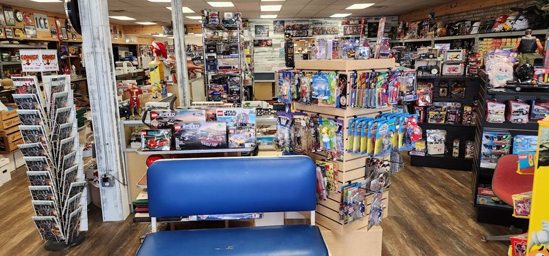 Find The Collectibles You Always Wanted Inside This North Carolina Shop - Decor Hint Plan Your Treasure Hunt