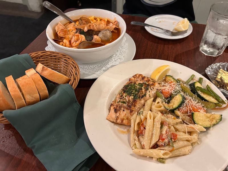 The Unassuming Seafood Restaurant In California With Incredibly Delicious Clam Chowder - Decor Hint Fresh Catch Specials Add Variety To Every Visit