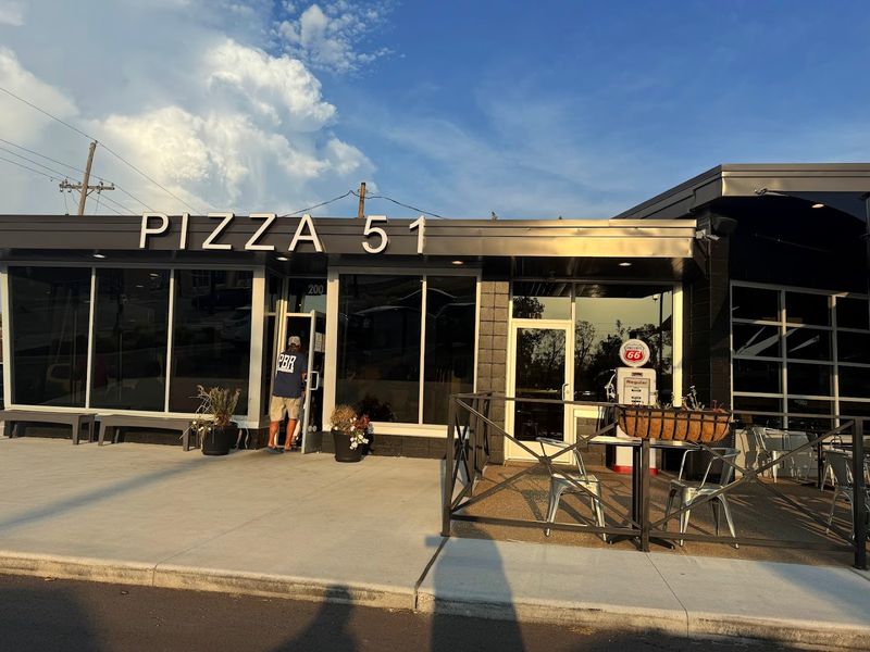 13 Kansas Pizza Destinations That Make The Road Trip Worth It - Decor Hint Pizza 51 South