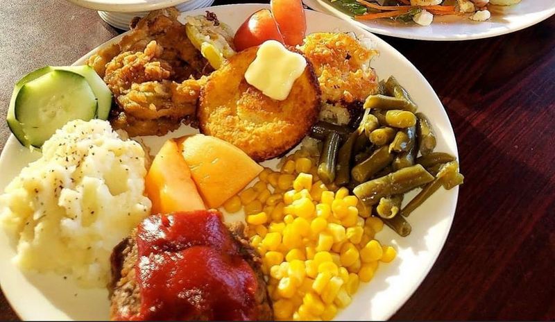 This Humble Georgia Restaurant Serves A Buffet Worth The Trip - Decor Hint Wallet-Friendly Pricing for an All-You-Can-Eat Spread