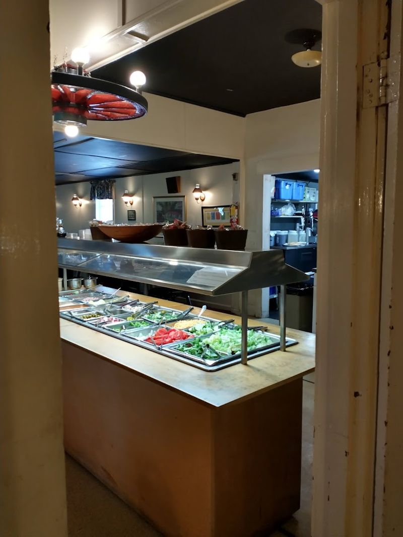 This Quiet North Carolina Steakhouse Builds Its Menu Around Big, Juicy Steaks - Decor Hint Service That Actually Pays Attention