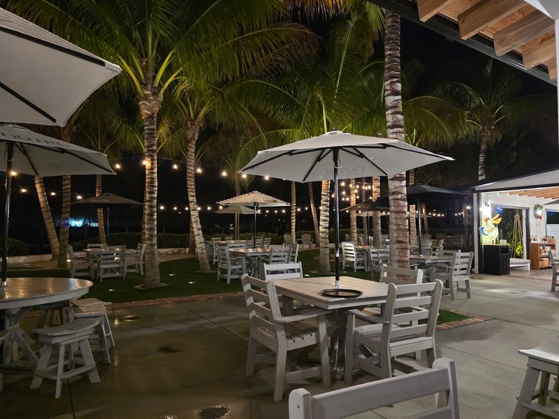 These Florida Waterfront Restaurants Turn Every Meal Into A Scenic Experience - Decor Hint Marker 24 Riverfront Grille