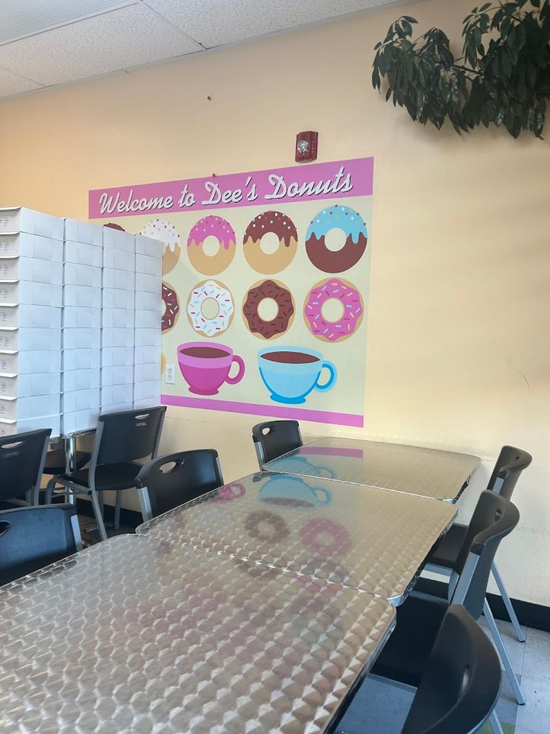 Dee's Donuts