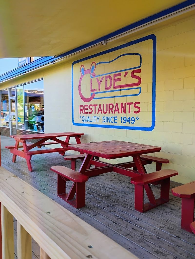 8 Michigan Restaurants Known For Fried Fish Done Right - Decor Hint Clyde's Drive-In