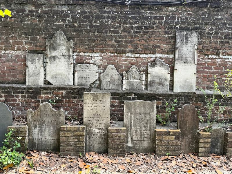 A Classroom Without Walls for Funerary Art