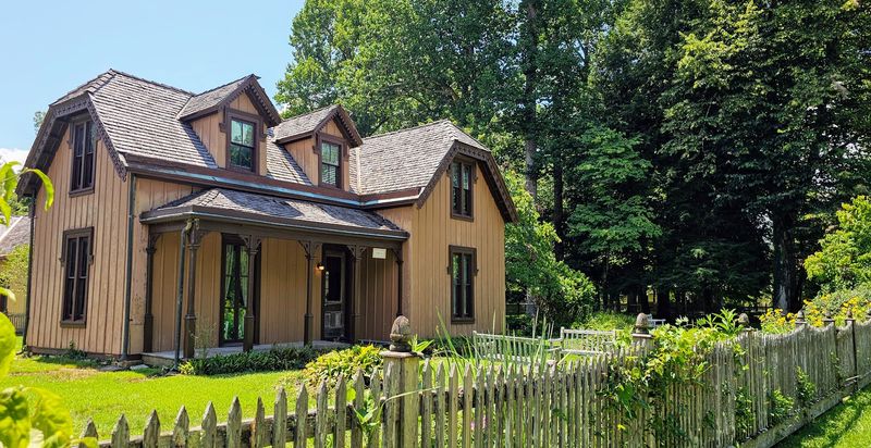 Laurel Dale Cemetery