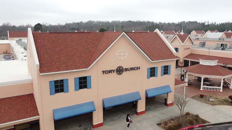 Proximity to Amicalola Falls and Natural Attractions