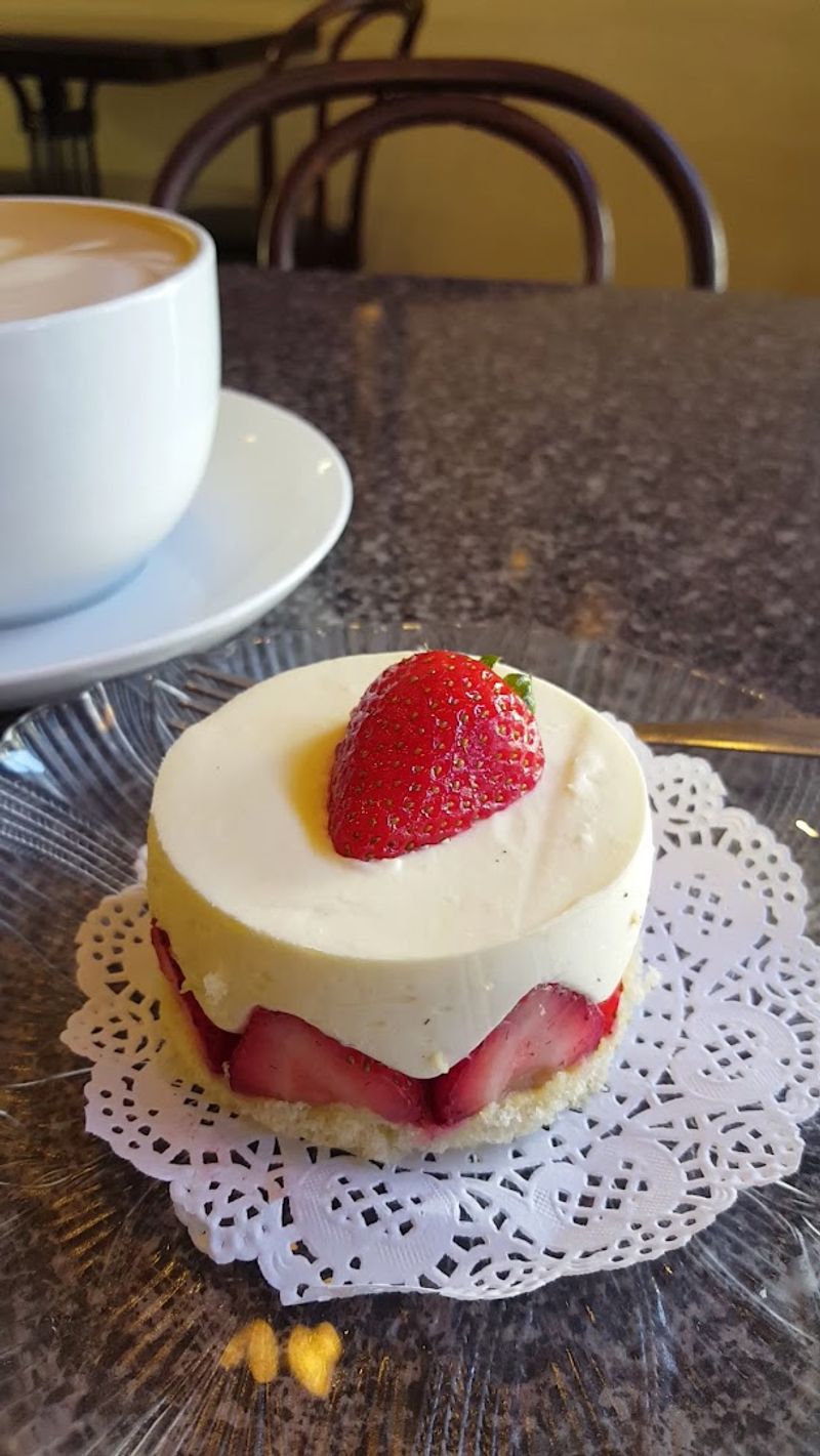 This San Francisco, California Coffeehouse Feels Like Europe With Authentic Italian Desserts - Decor Hint Free Wi-Fi And Power Outlets For Remote Workers