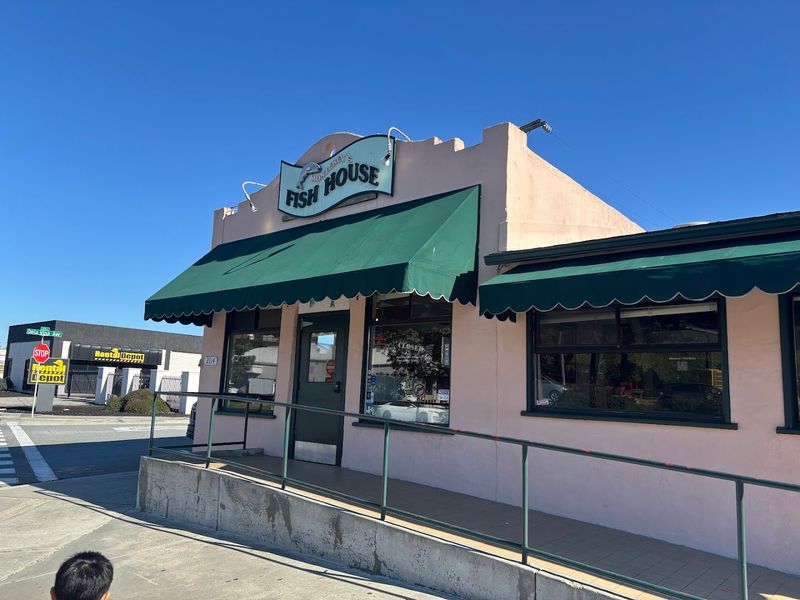 The Unassuming Seafood Restaurant In California With Incredibly Delicious Clam Chowder - Decor Hint Operating Hours Shape How To Plan The Visit