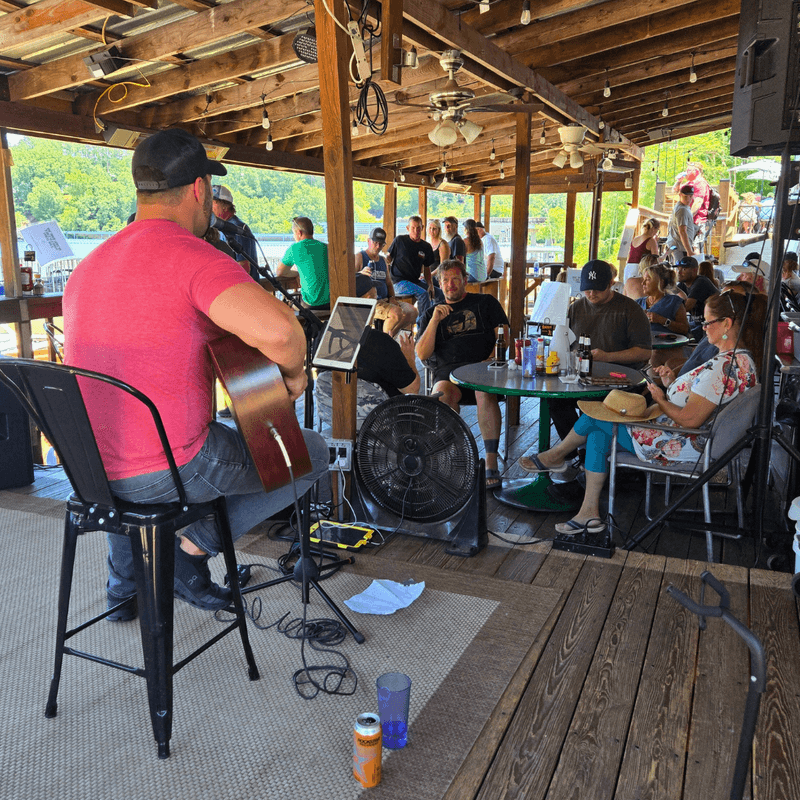 Live Music And A Lively Weekend Atmosphere