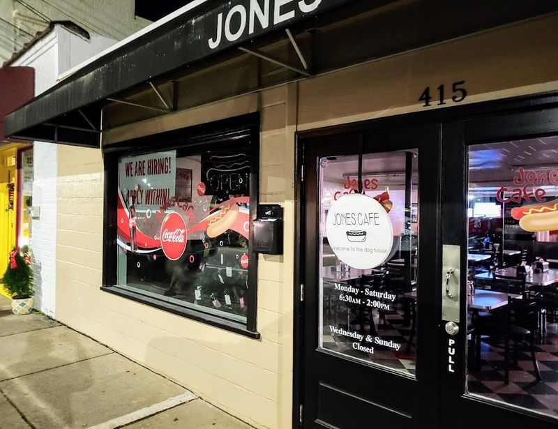 These 10 North Carolina Hot Dog Stands Still Serve Secret Chili Slaw Recipes From The Fifties - Decor Hint Jones Cafe