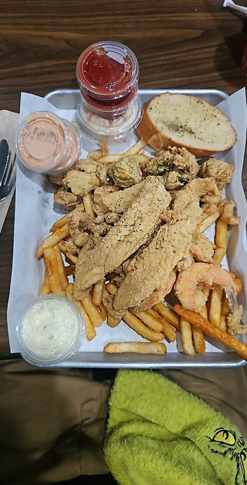 Seasonal Crawfish That Makes Timing Worth Planning