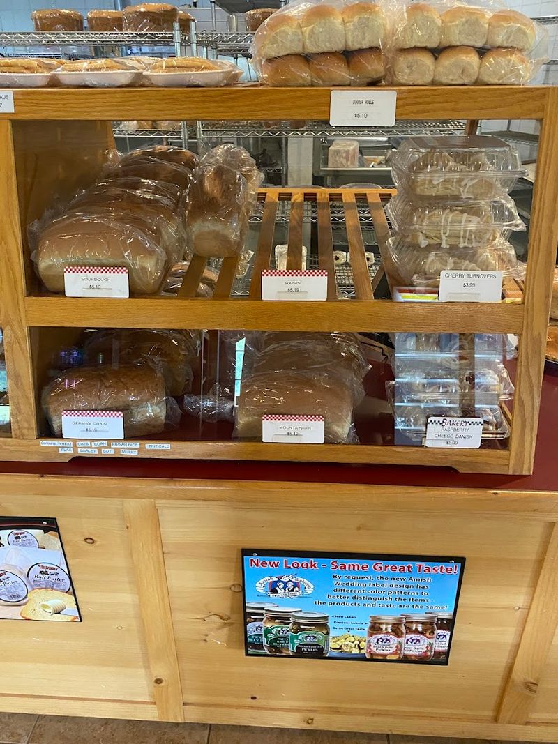 These Fresh Cinnamon Rolls In Georgia Keep People Coming Back - Decor Hint Authentic Amish Baking Tradition