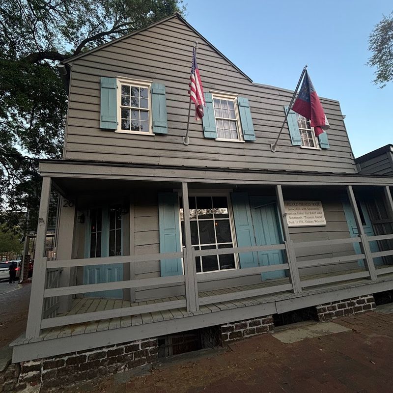 Fifteen Unique Dining Rooms to Explore