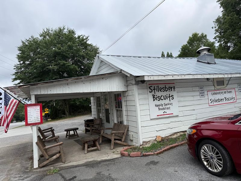 This Georgia Diner Is A Must-Visit For Anyone Who Loves A Great Breakfast - Decor Hint Fan-Favorite Chicken Biscuit Worth Every Bite
