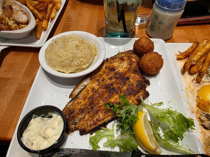 Harpoon Larry's Fish House & Oyster Bar