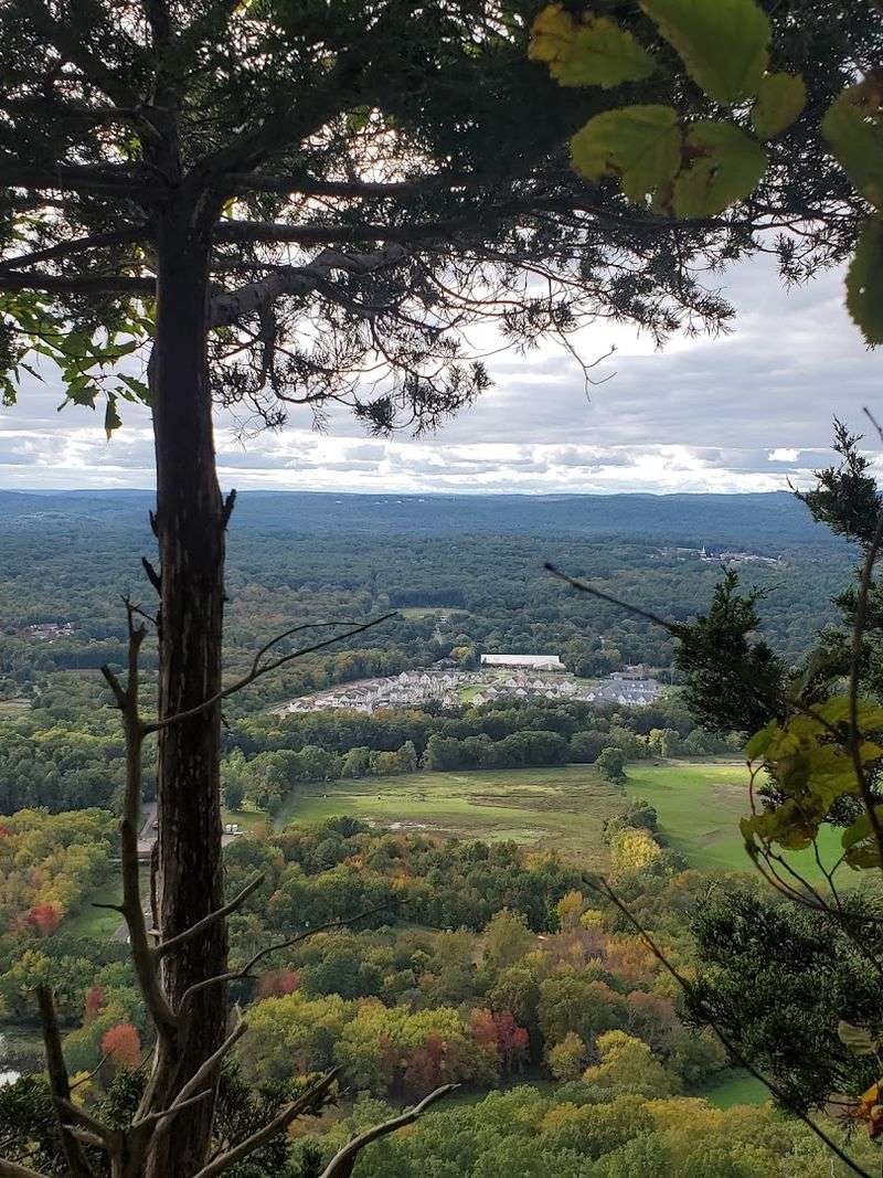 Talcott Mountain / Heublein Tower Trail, Simsbury