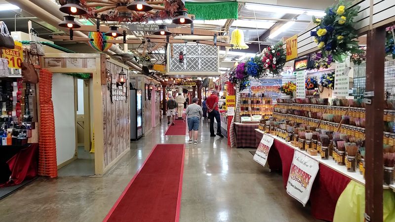 Traders World Flea Market, Lebanon