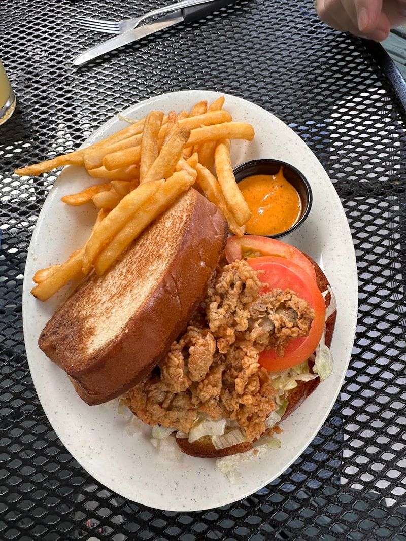 This Georgia Coastal Café Is A Must-Visit For Fish And Chips Fans - Decor Hint Kid-Friendly Dining the Whole Family Can Enjoy