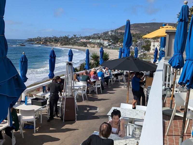 These Southern California Beachfront Restaurants Make The View Part Of The Meal In Spring - Decor Hint The Cliff Restaurant, Laguna Beach