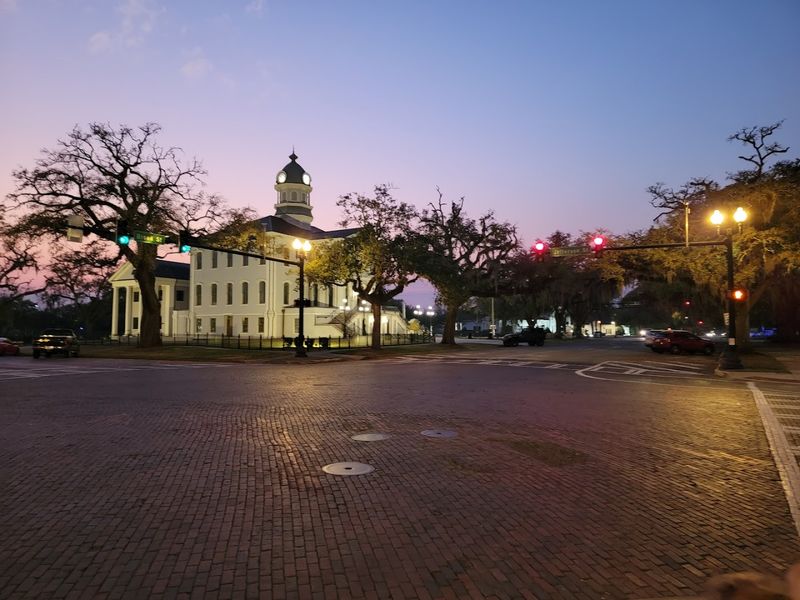 These 13 Quiet Georgia Streets Offer A Relaxing And Budget-Friendly Escape - Decor Hint Thomasville's Broad Street