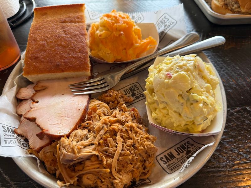 12 North Carolina BBQ Plates That Turn First-Time Visitors Into Regulars - Decor Hint Sam Jones BBQ (Raleigh)